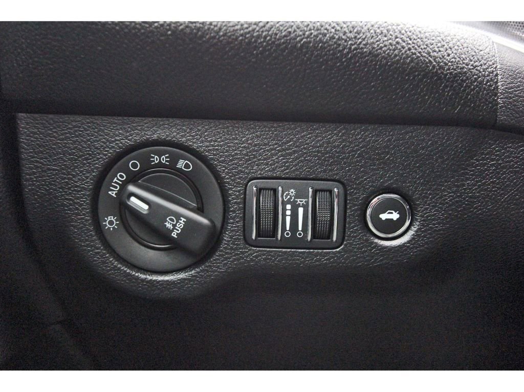Used 2017 Dodge Challenger R/T Scat Pack w/ Dynamics Package RWD image 20
