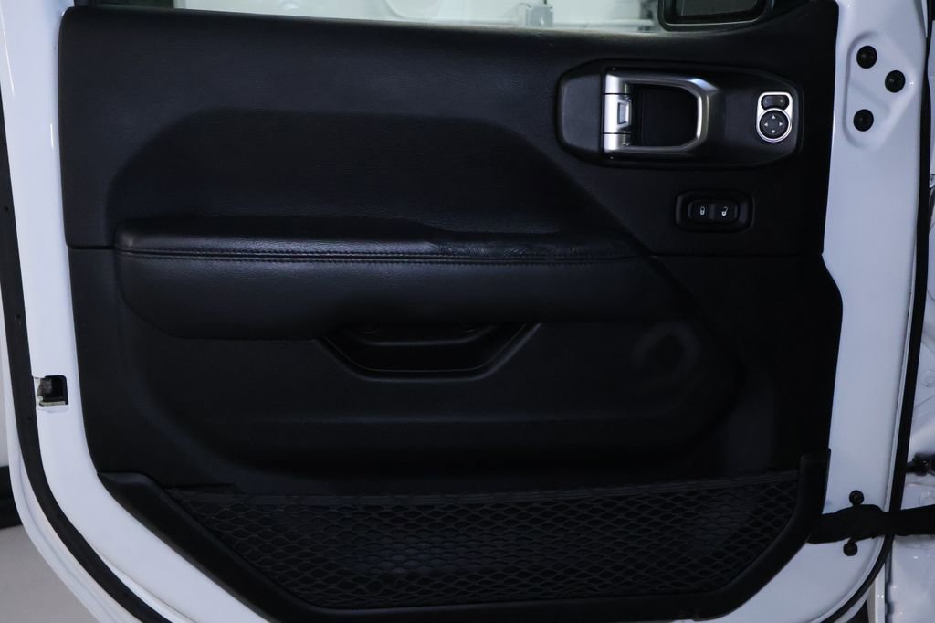 Used 2020 Jeep Gladiator Overland AWD/4WD image 10