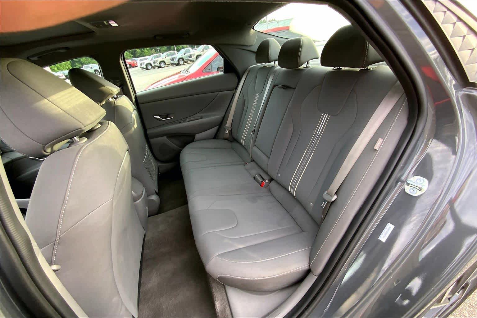 Used 2025 Hyundai Elantra SEL FWD image 20