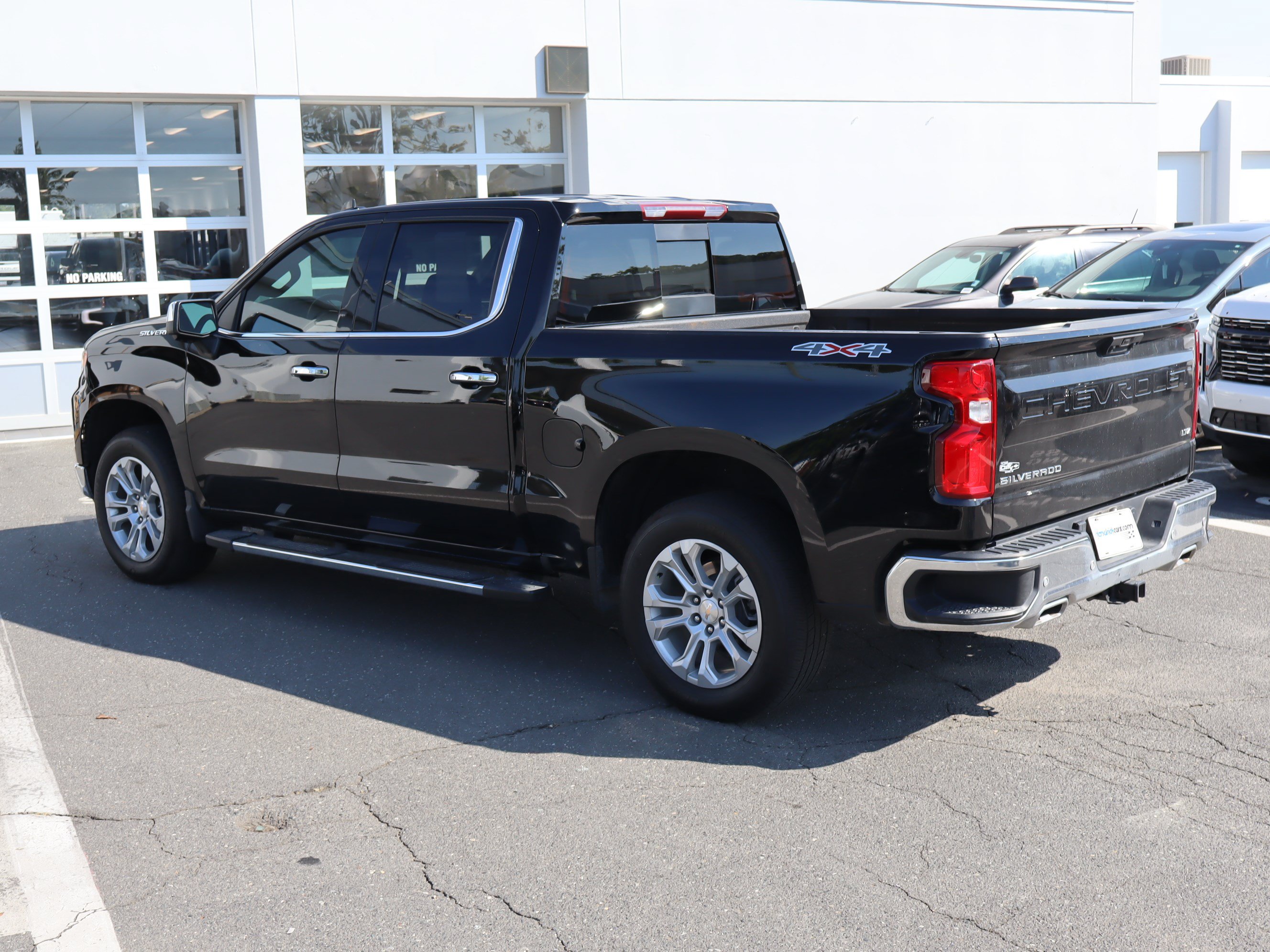 Used 2025 Chevrolet Silverado 1500 LTZ w/ LTZ Convenience Package II AWD/4WD image 19