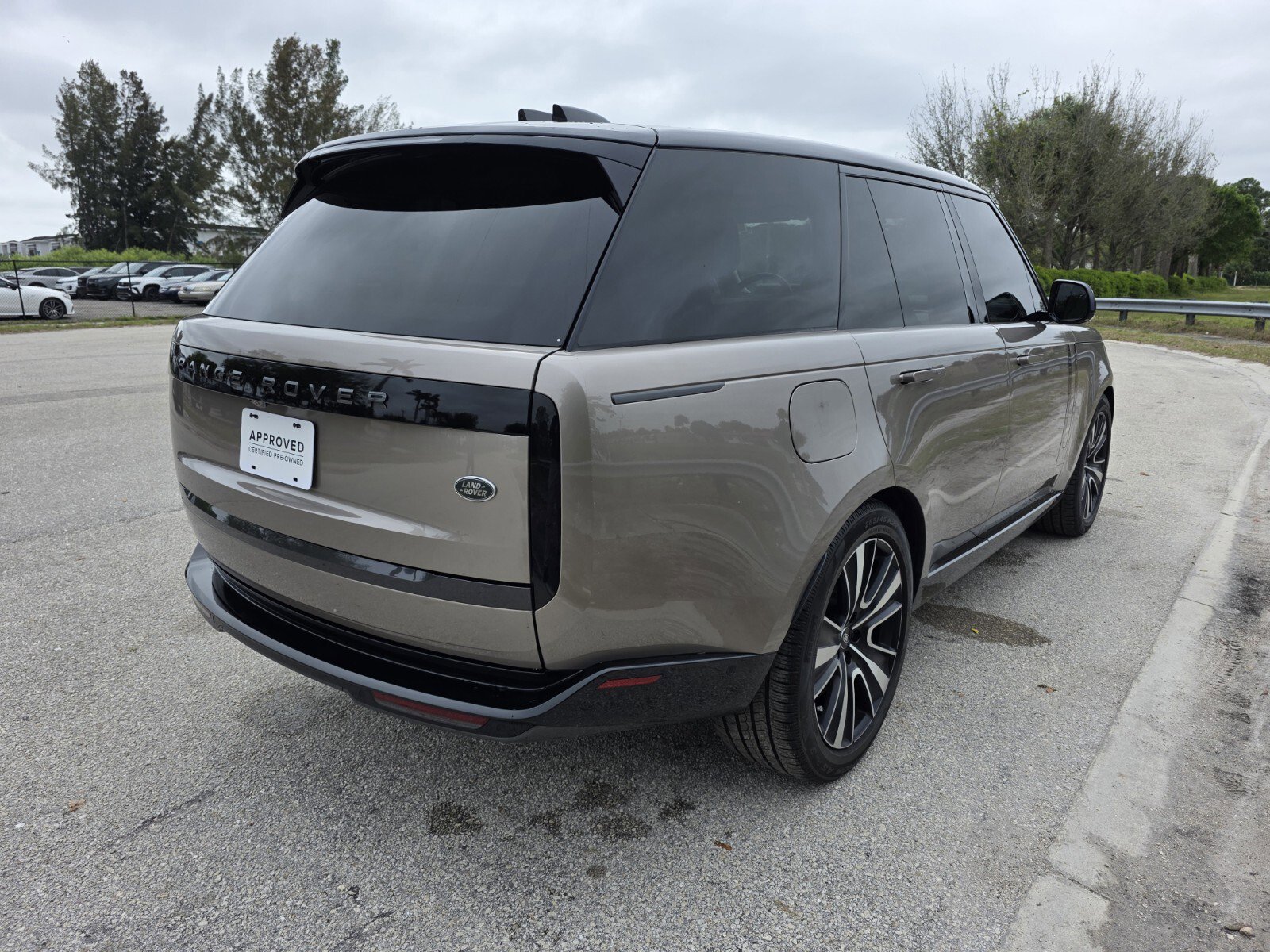 Certified 2023 Land Rover Range Rover SE image 24