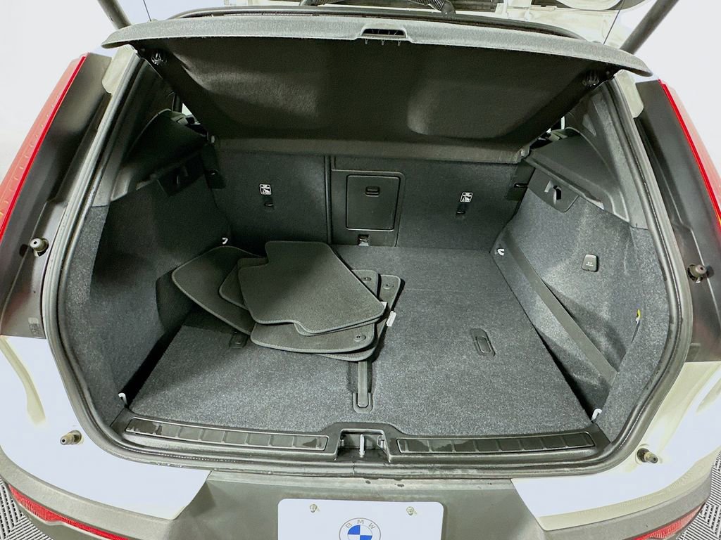 Used 2019 Volvo XC40 T5 Momentum image 27