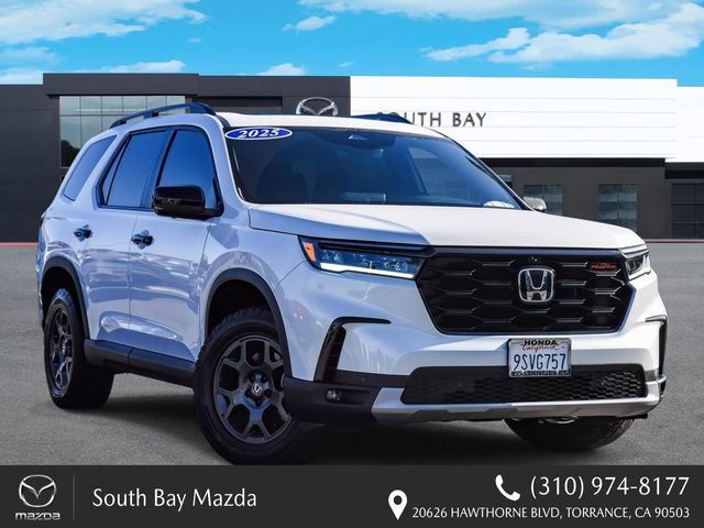 Used 2025 Honda Pilot TrailSport image 1