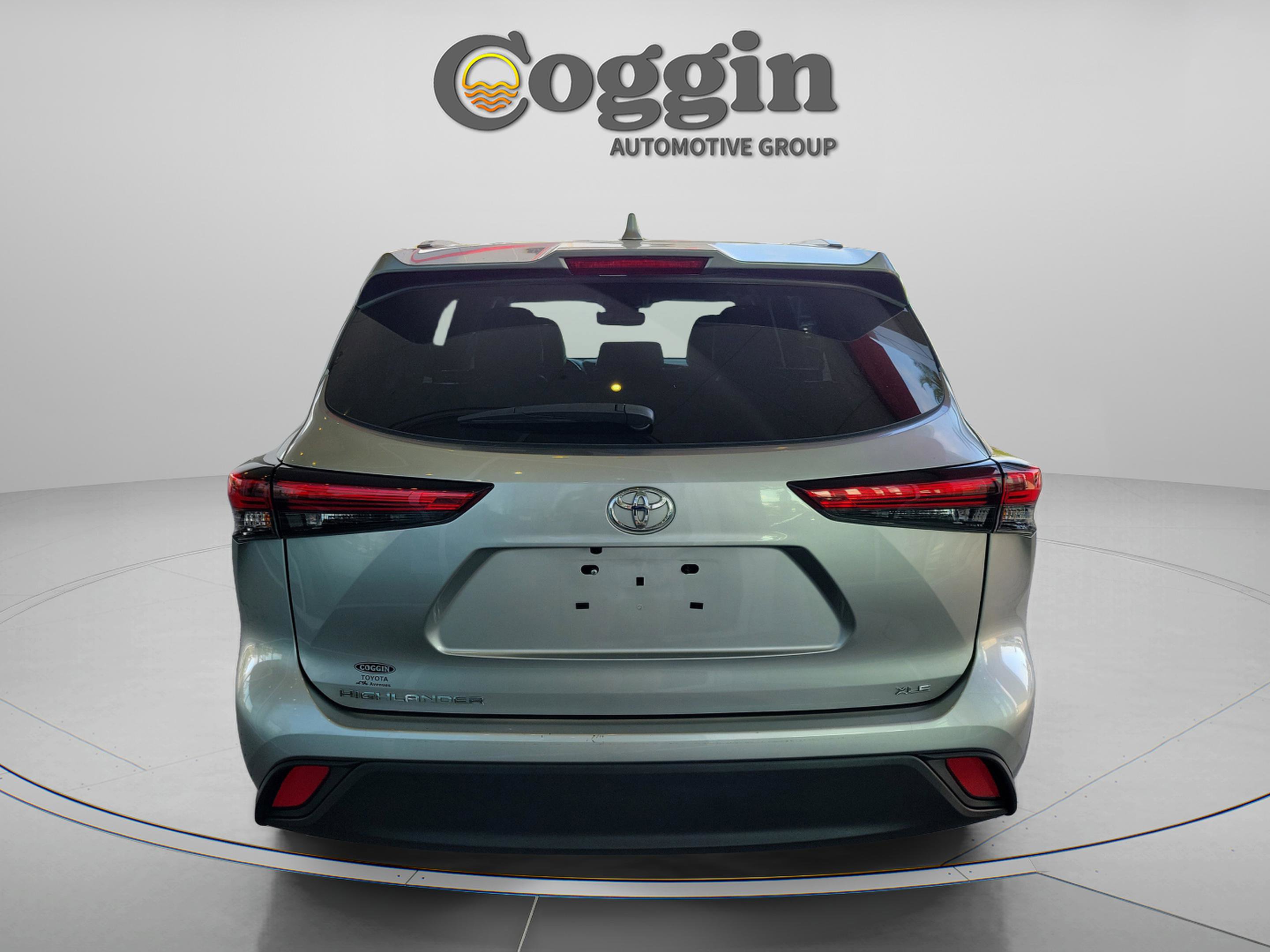 Used 2022 Toyota Highlander XLE image 3