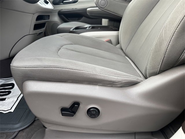 Certified 2021 Chrysler Pacifica Touring image 20