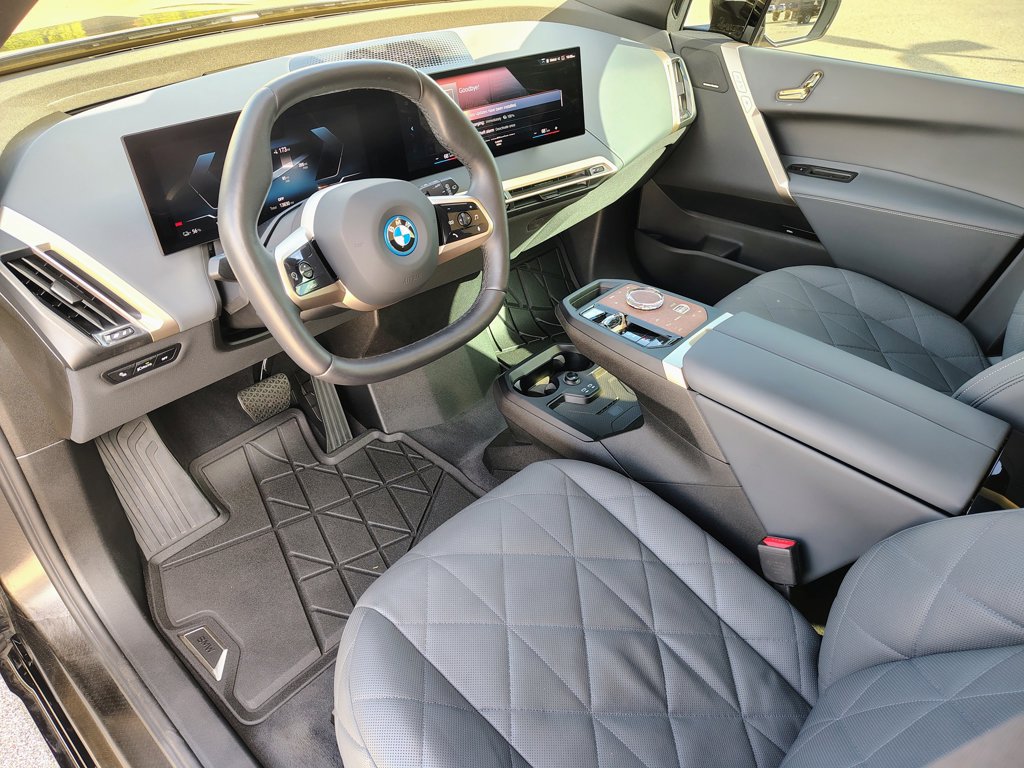 Used 2023 BMW iX xDrive50 w/ Ultimate Package 2 AWD/4WD image 19