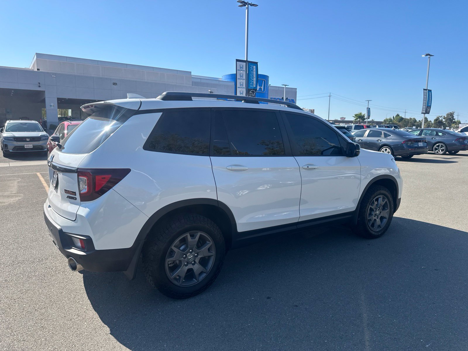 Used 2025 Honda Passport TrailSport image 3