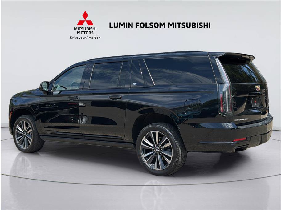 Used 2025 Cadillac Escalade ESV Sport w/ Touring Package AWD/4WD image 3