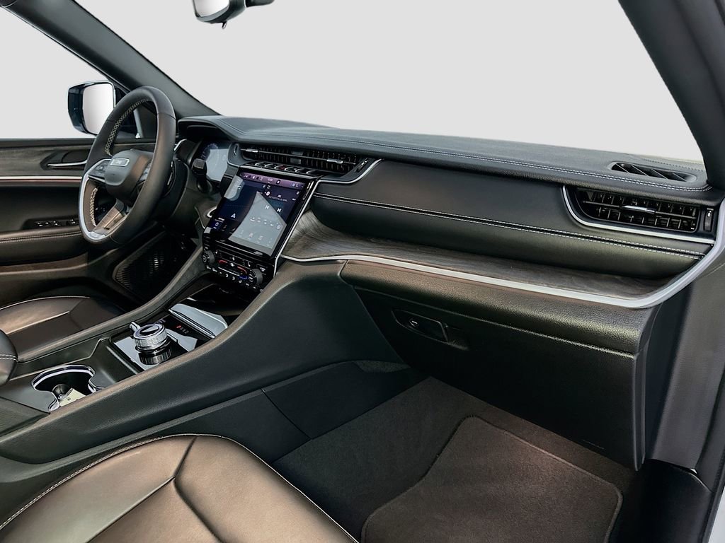 Certified 2024 Jeep Grand Cherokee Limited w/ Trailer Tow Package AWD/4WD image 29