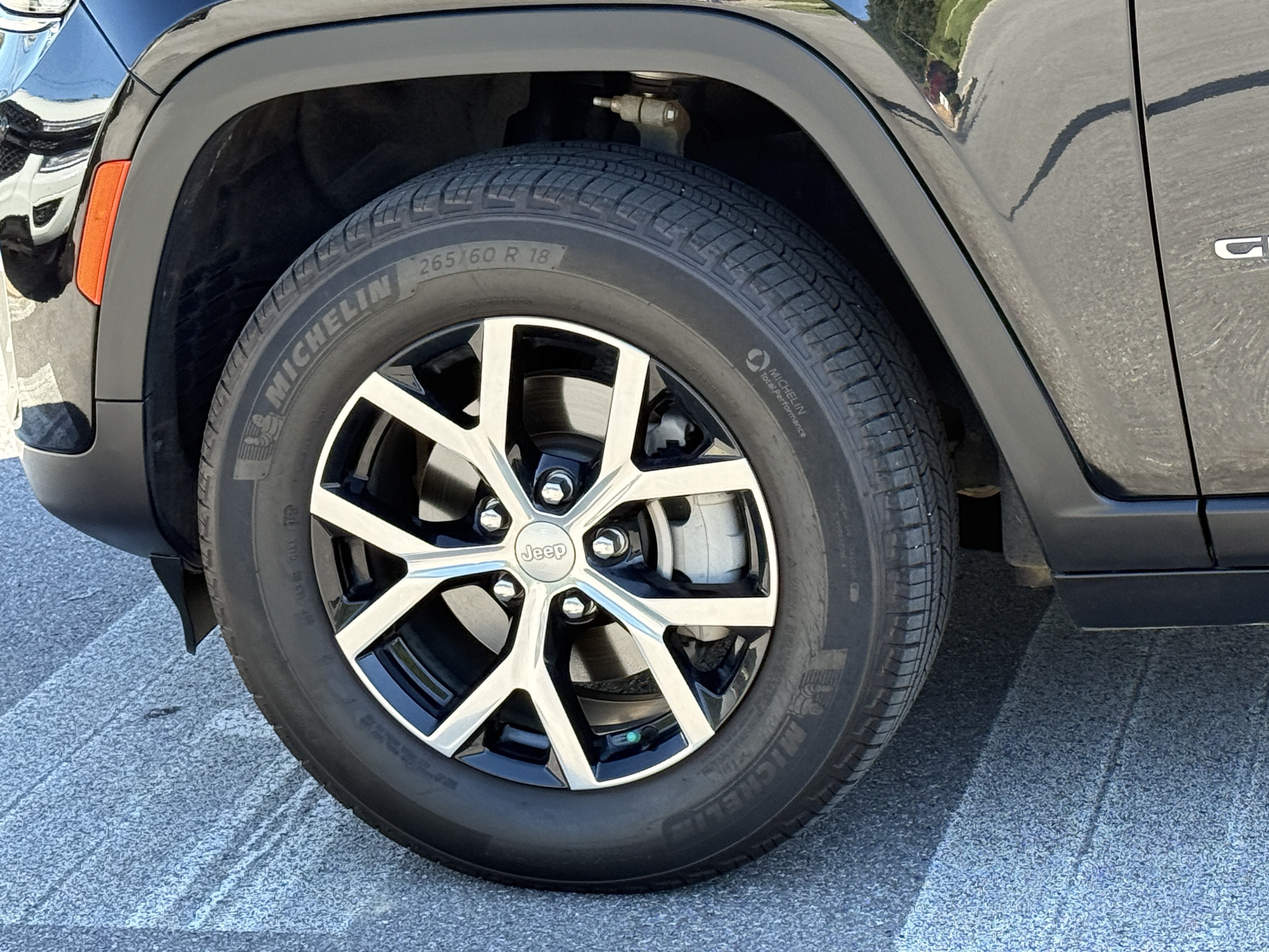 Used 2025 Jeep Grand Cherokee Limited RWD image 9
