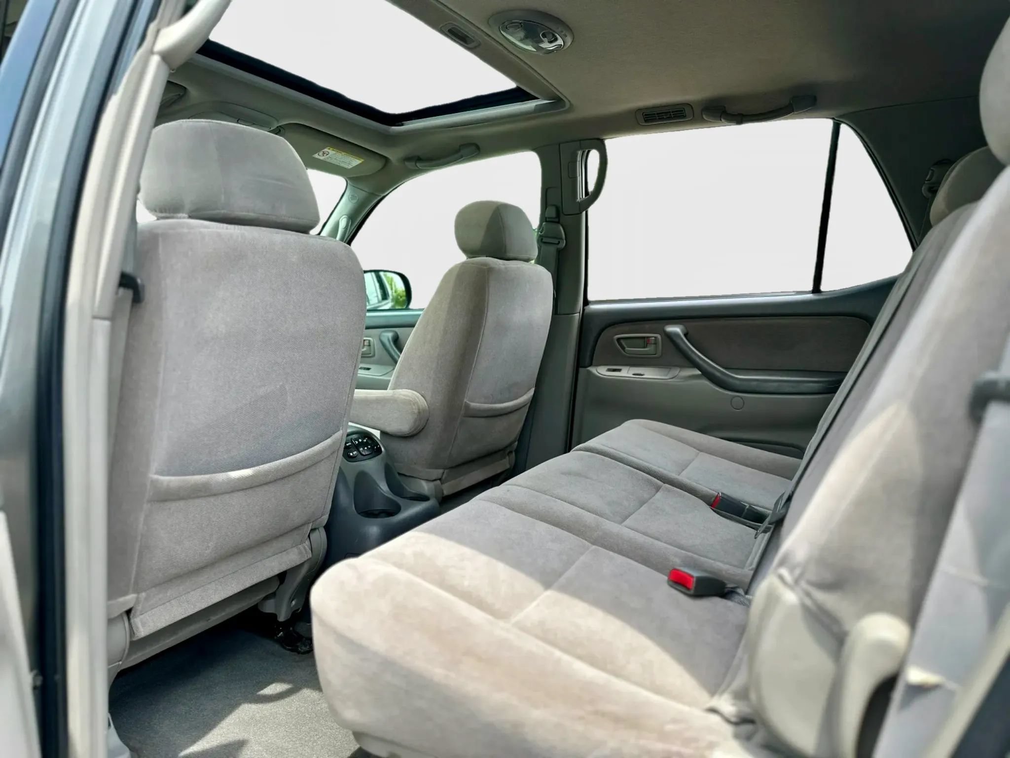 Used 2003 Toyota Sequoia SR5 AWD/4WD image 23