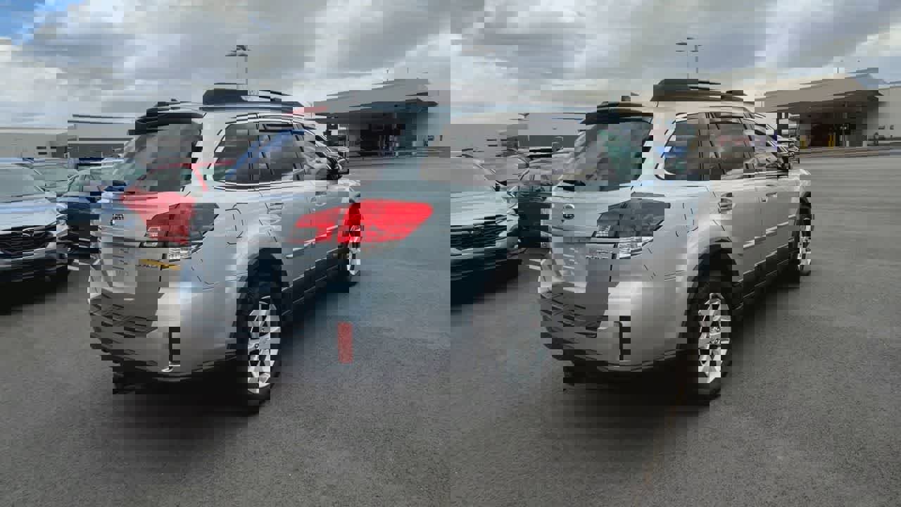 Used 2014 Subaru Outback 2.5i Premium w/ Accessory Value Package (OYX) image 9