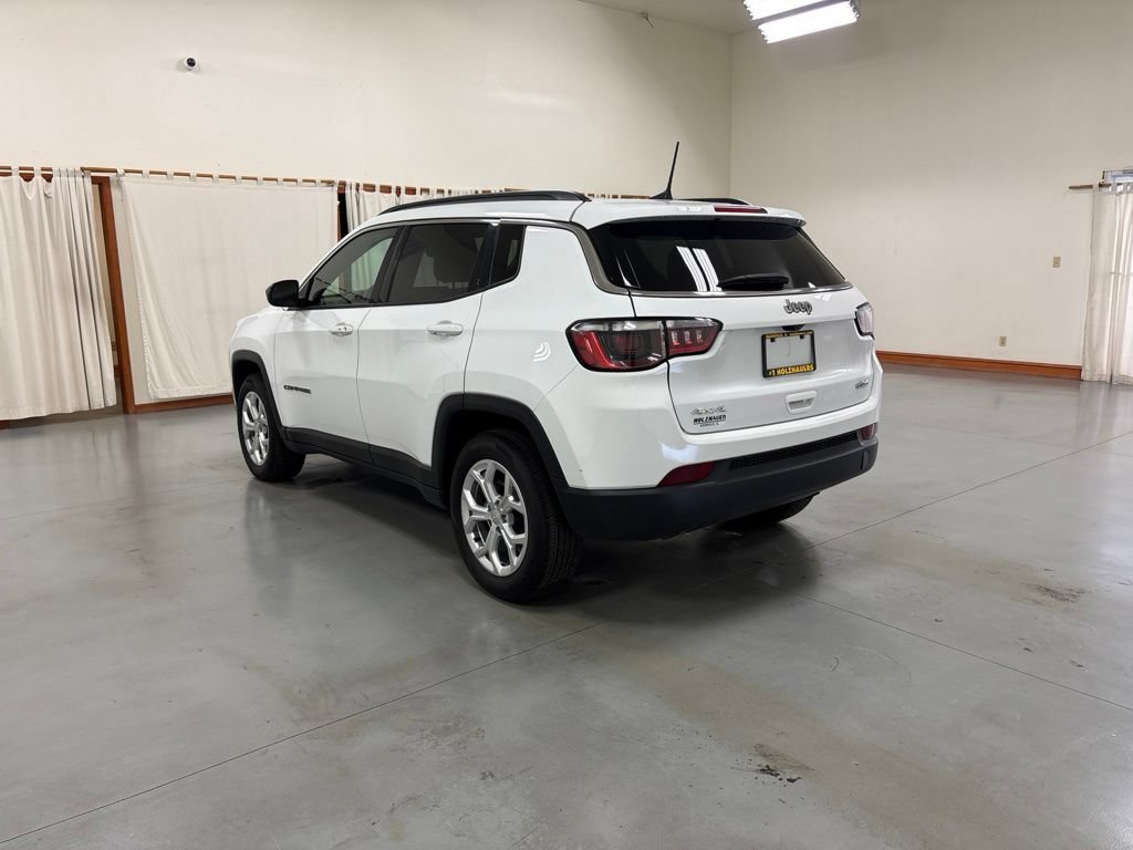 Used 2024 Jeep Compass Latitude AWD/4WD image 6