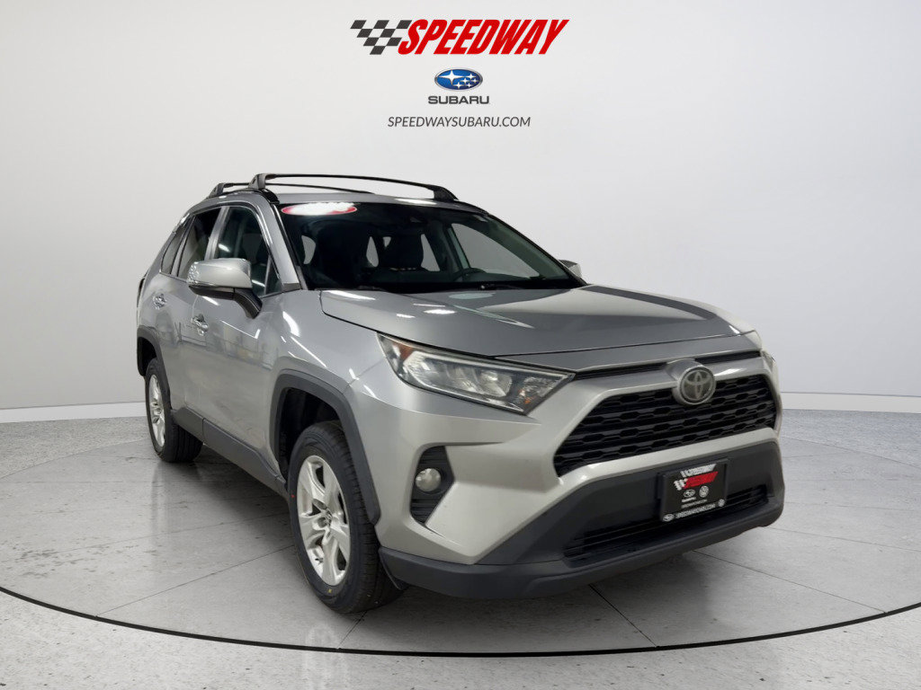 Used 2019 Toyota RAV4 XLE FWD image 2