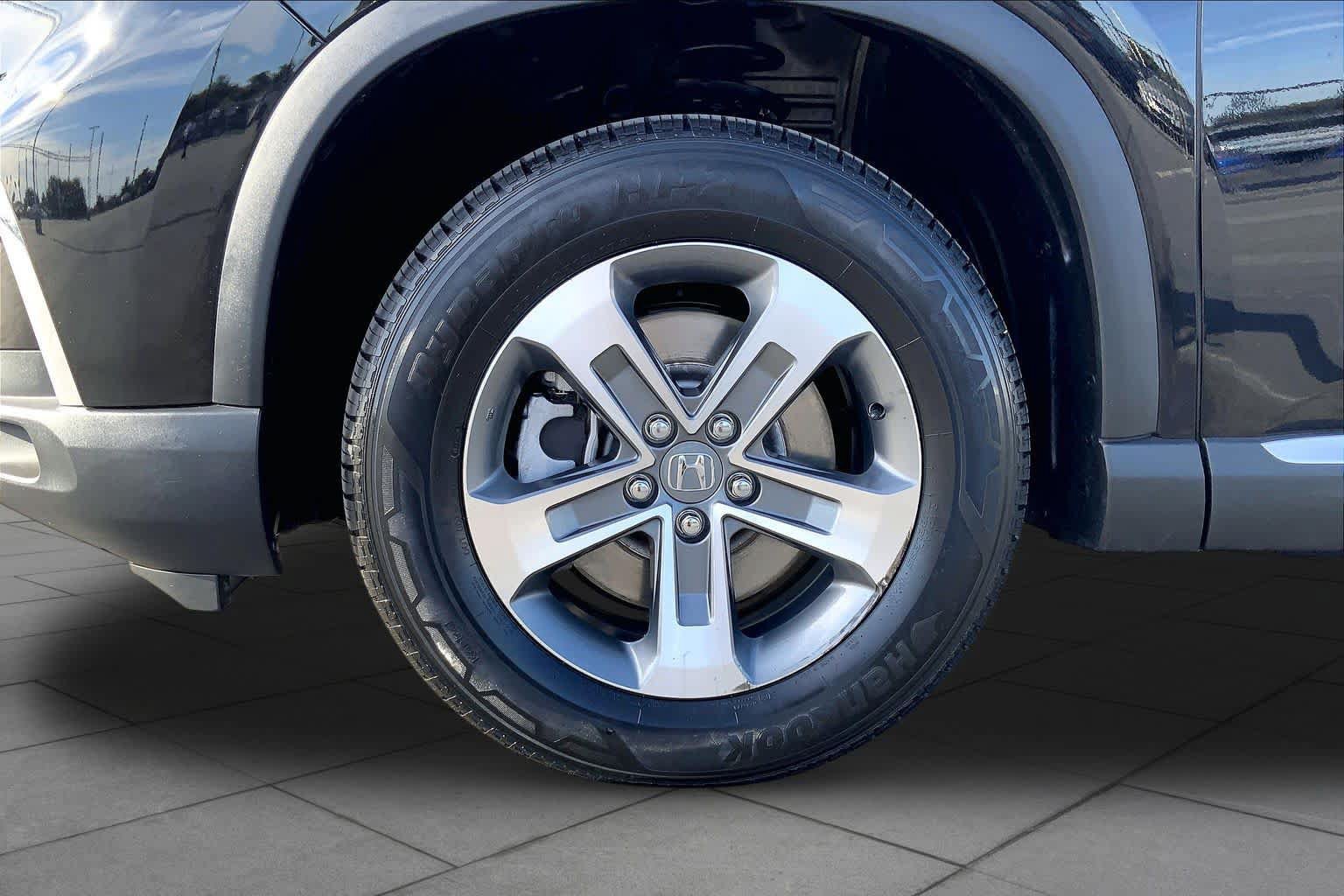 Used 2025 Honda Pilot EX-L image 9