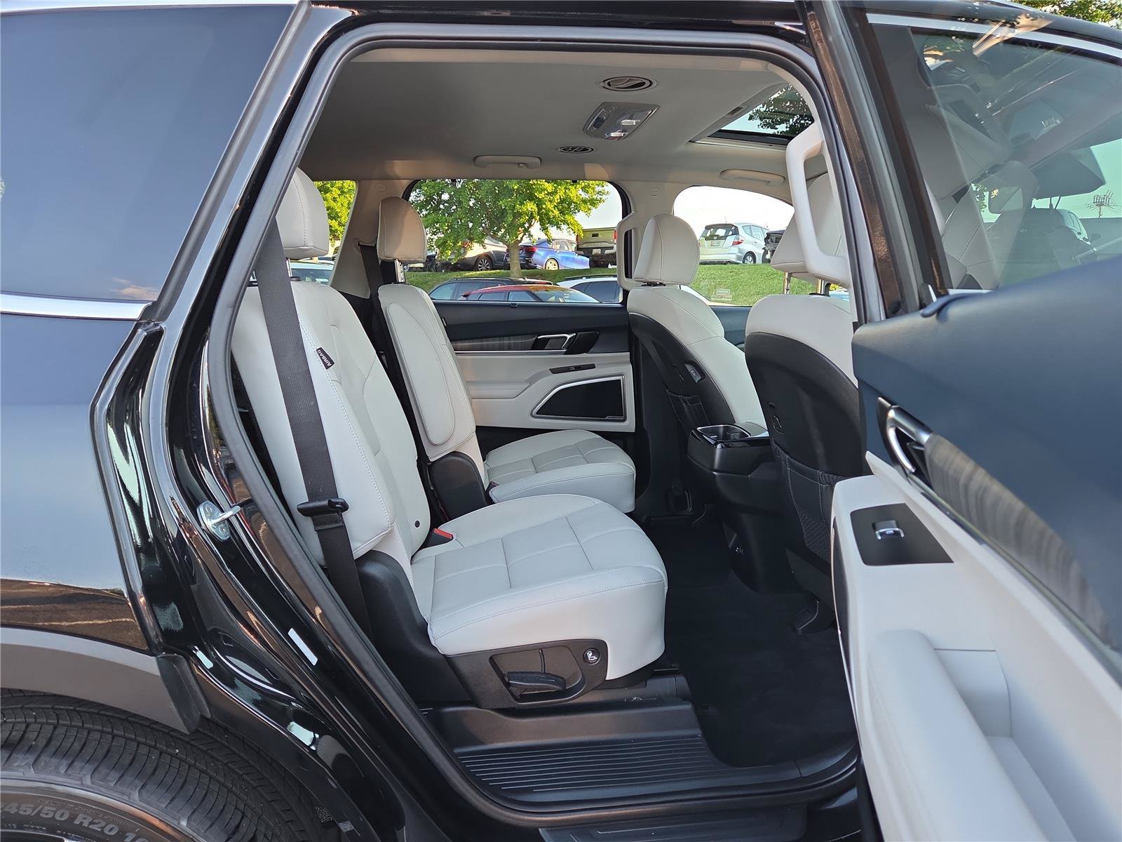 Certified 2023 Kia Telluride EX w/ EX Captain's Chair Package AWD/4WD image 28
