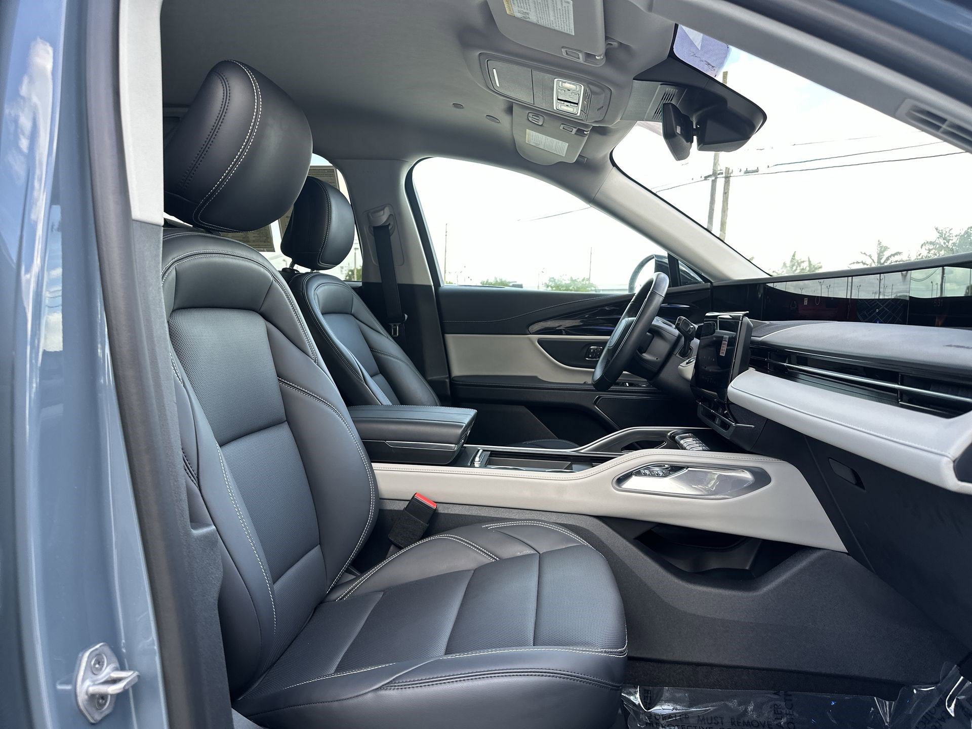 Used 2025 Lincoln Nautilus Premier image 25