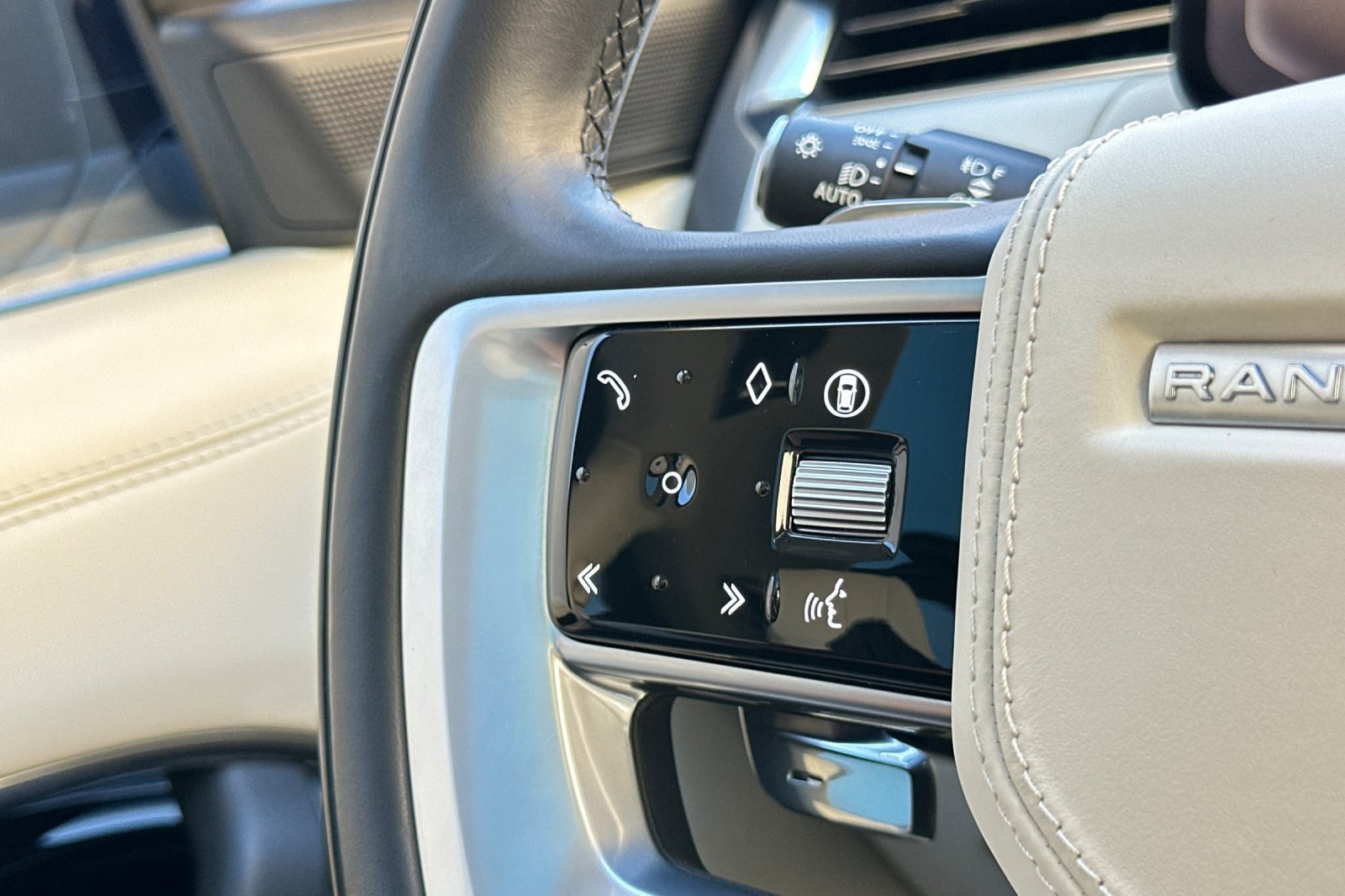 Certified 2024 Land Rover Range Rover SE image 28