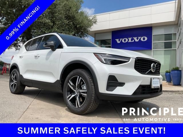 New 2026 Volvo XC40 B4 Core w/ Climate Package