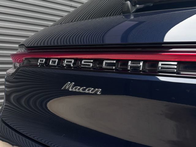 Certified 2021 Porsche Macan AWD/4WD image 27