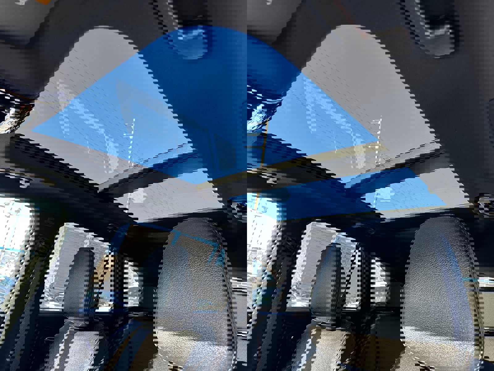 Used 2025 Mercedes-Benz GLC 300 4MATIC image 23