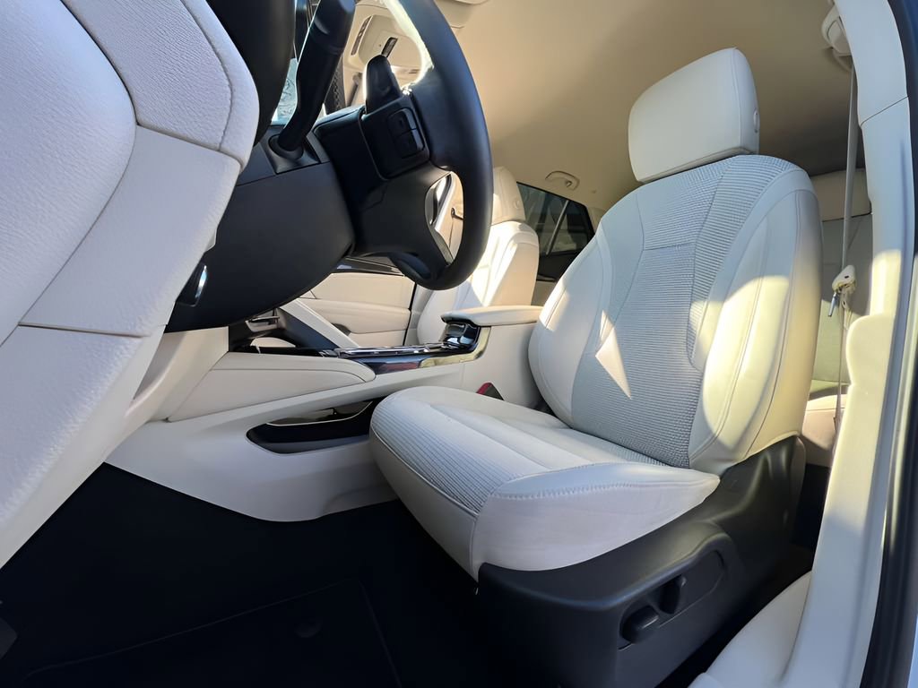 Used 2023 Buick Envision Preferred image 26