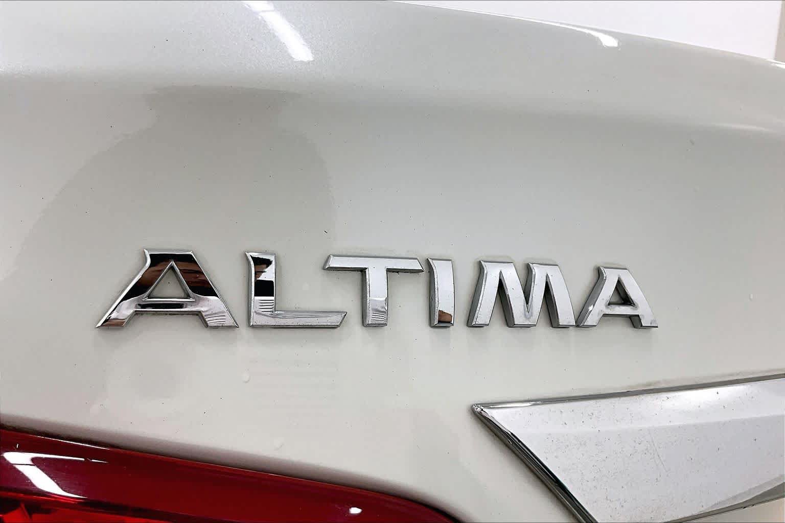 Used 2016 Nissan Altima 2.5 SL w/ 2.5 Technology Package FWD image 10