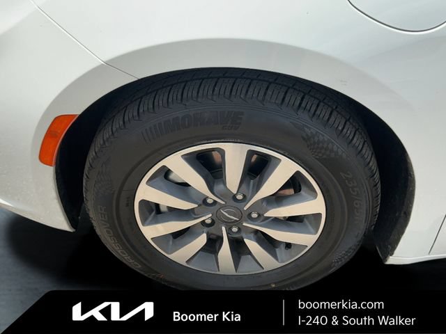 Used 2023 Chrysler Pacifica Touring-L FWD image 9