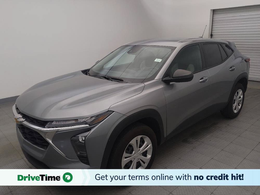 Used 2025 Chevrolet Trax LS FWD image 1