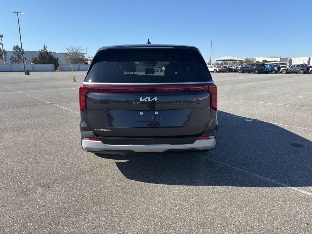 Used 2025 Kia Carnival image 7