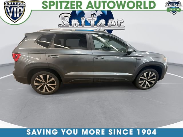 Used 2023 Volkswagen Taos SE w/ Panoramic Sunroof Package FWD image 11