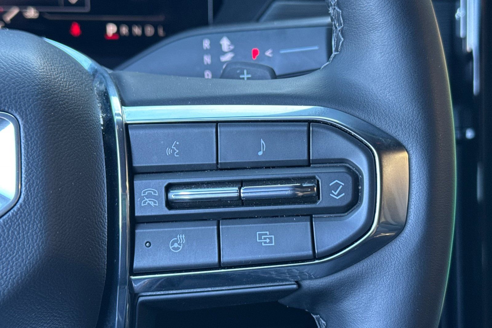 Used 2025 GMC Acadia Elevation image 34