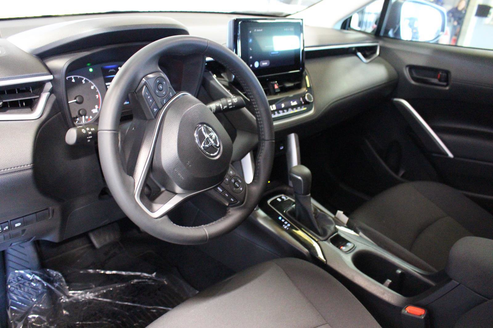 Used 2025 Toyota Corolla Cross LE image 18
