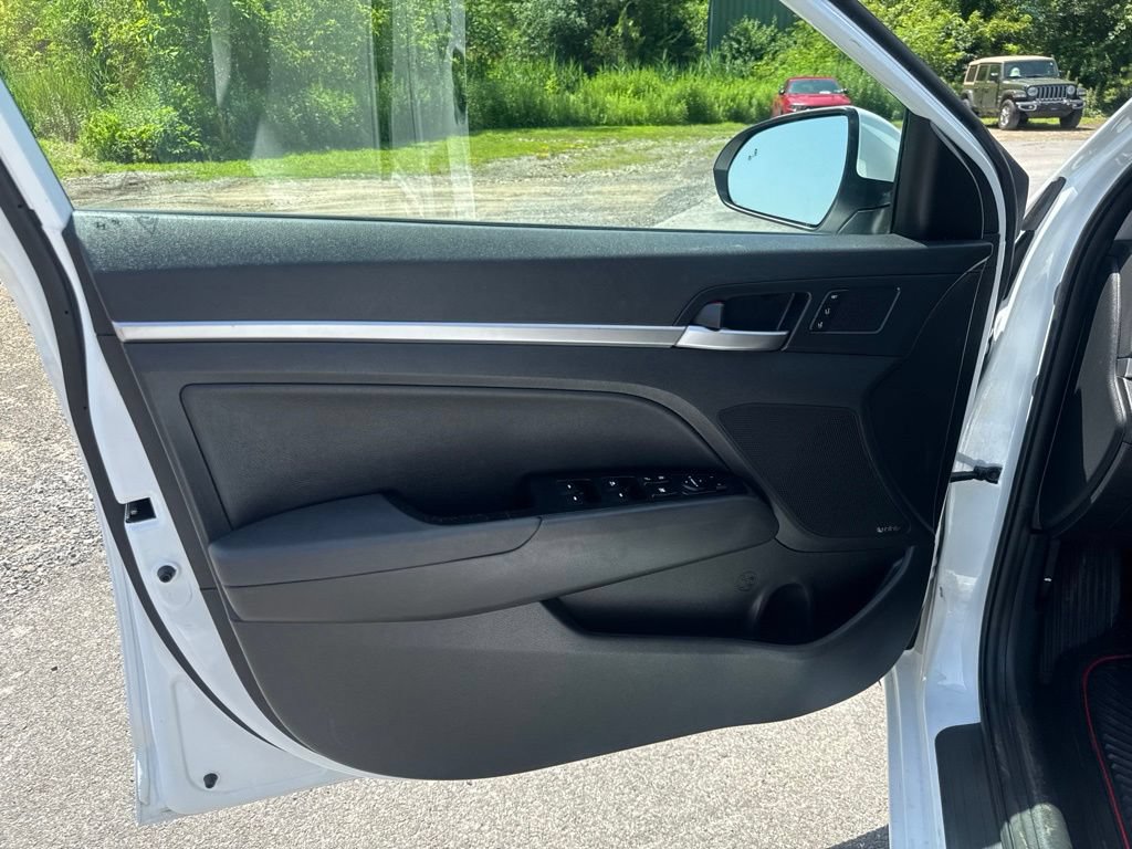 Used 2020 Hyundai Elantra Limited w/ Ultimate Package 03 FWD image 18