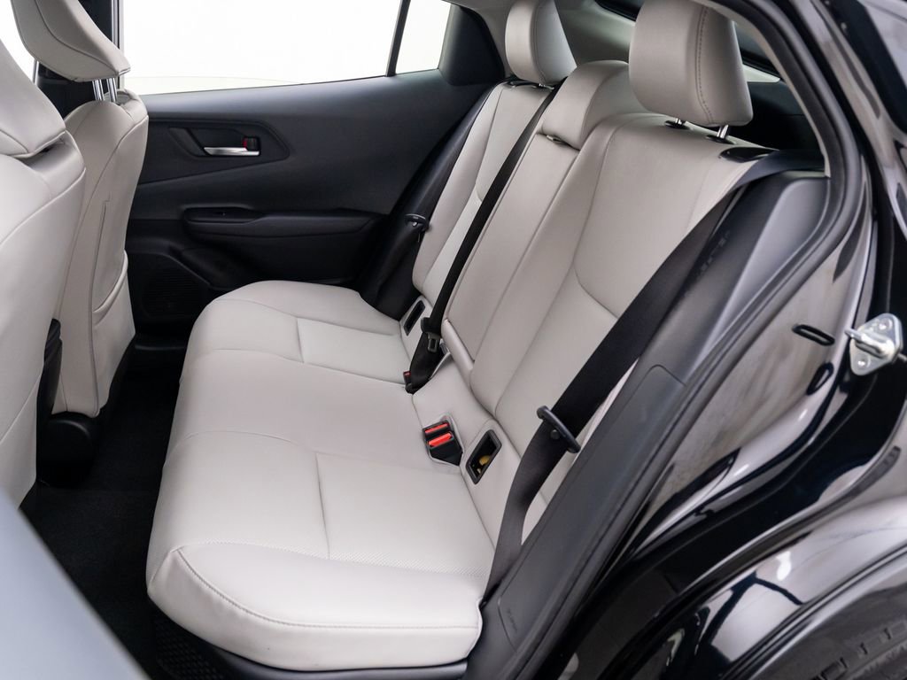 Used 2024 Toyota Prius XLE image 17