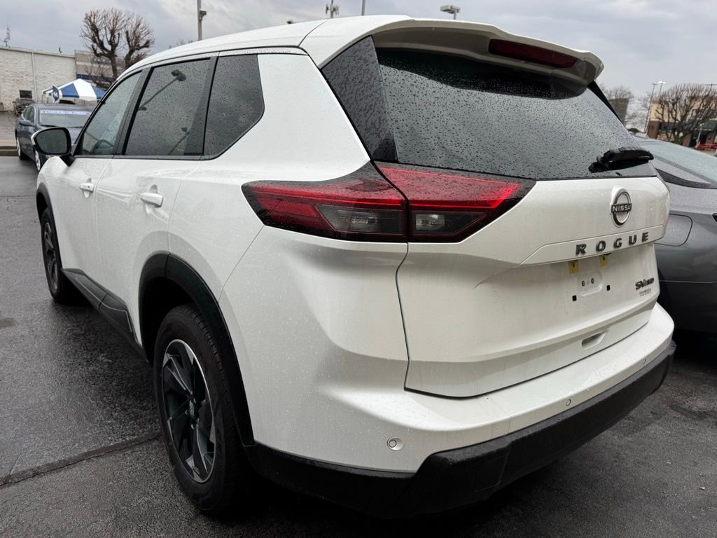 Used 2024 Nissan Rogue SV image 4