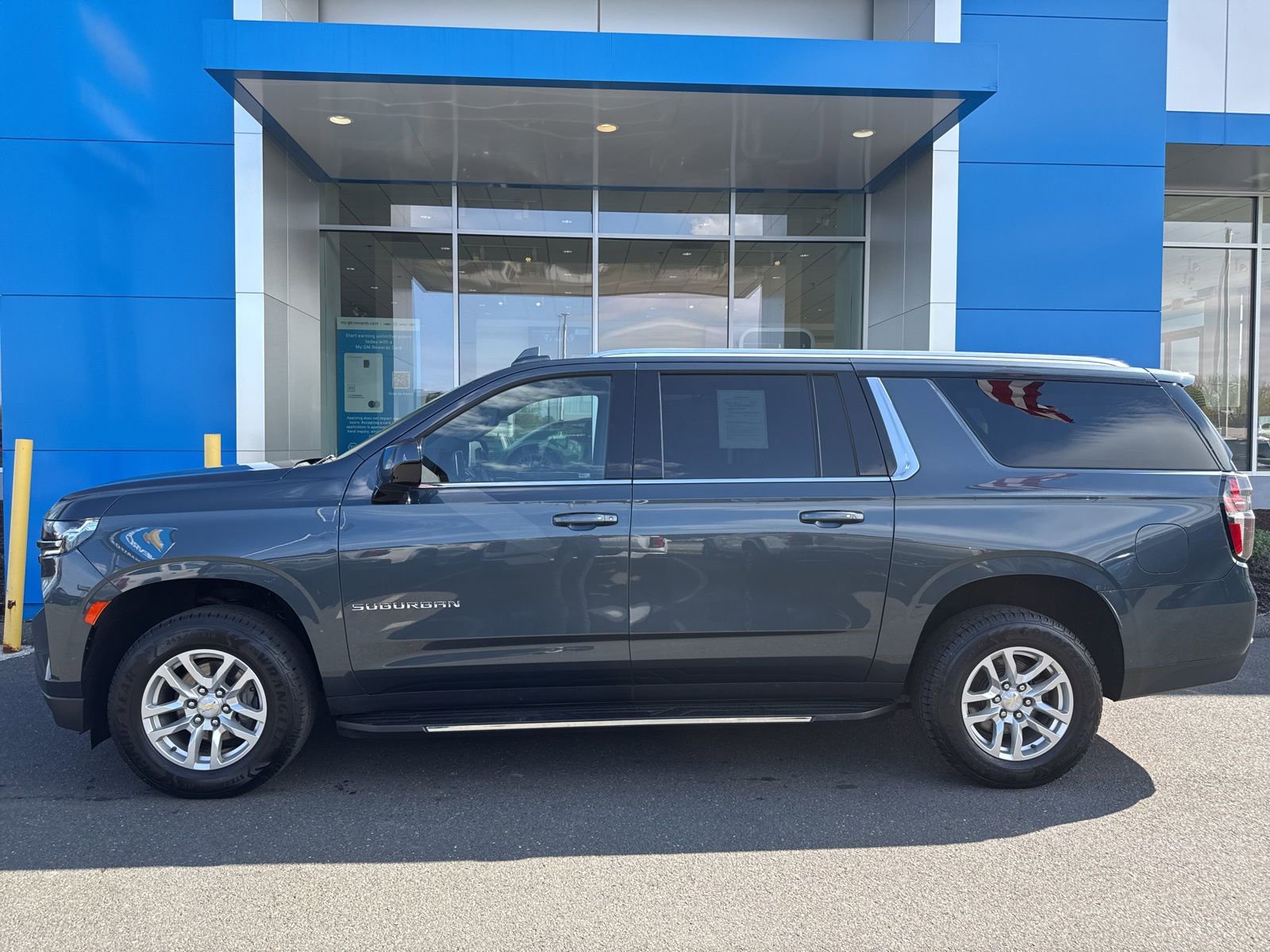 Used 2021 Chevrolet Suburban LT w/ Rear Media and Nav Package AWD/4WD image 9