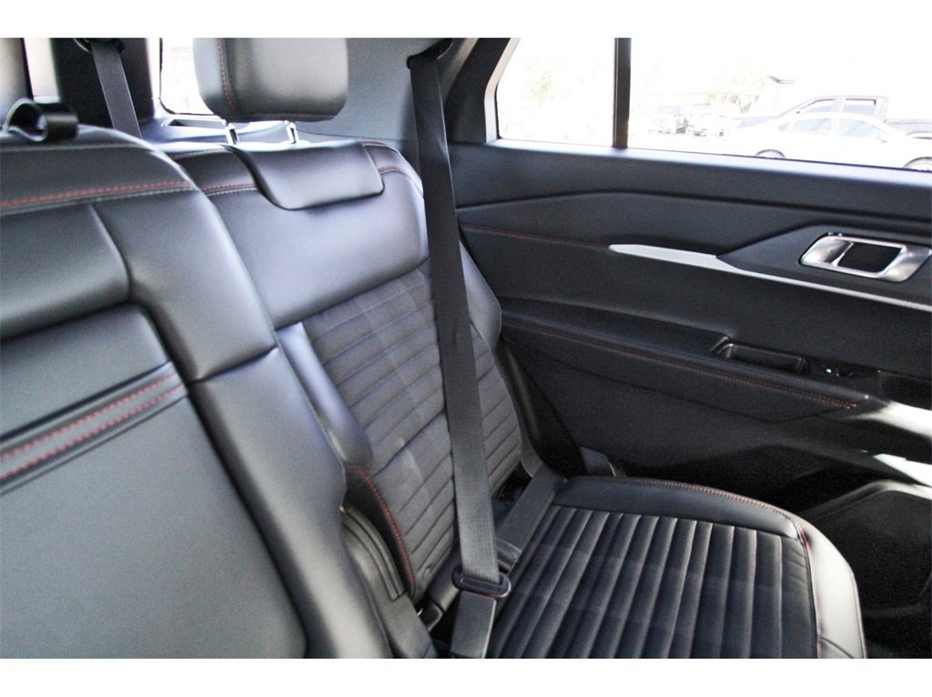 Used 2025 Ford Explorer ST-Line image 12