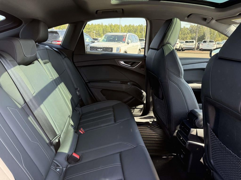 Used 2024 Audi Q4 e-tron Prestige image 16