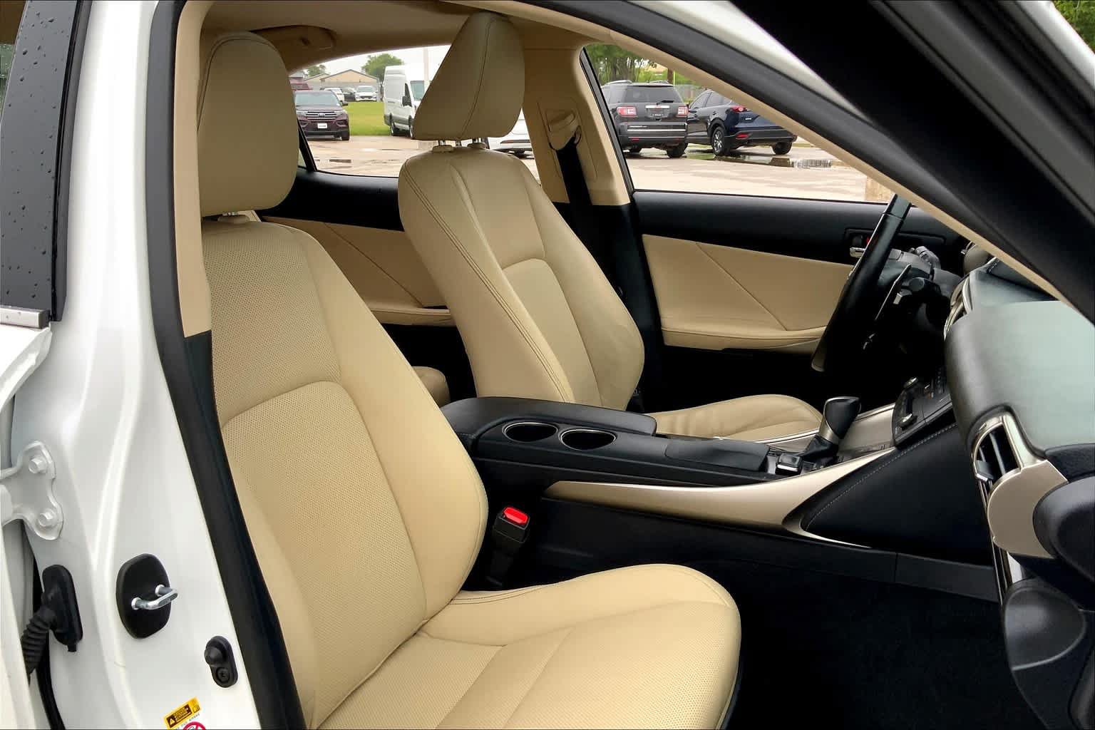 Used 2015 Lexus IS 350 w/ Navigation System Package RWD image 9