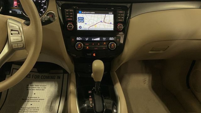 Used 2015 Nissan Rogue SV w/ SV Premium Package FWD image 21