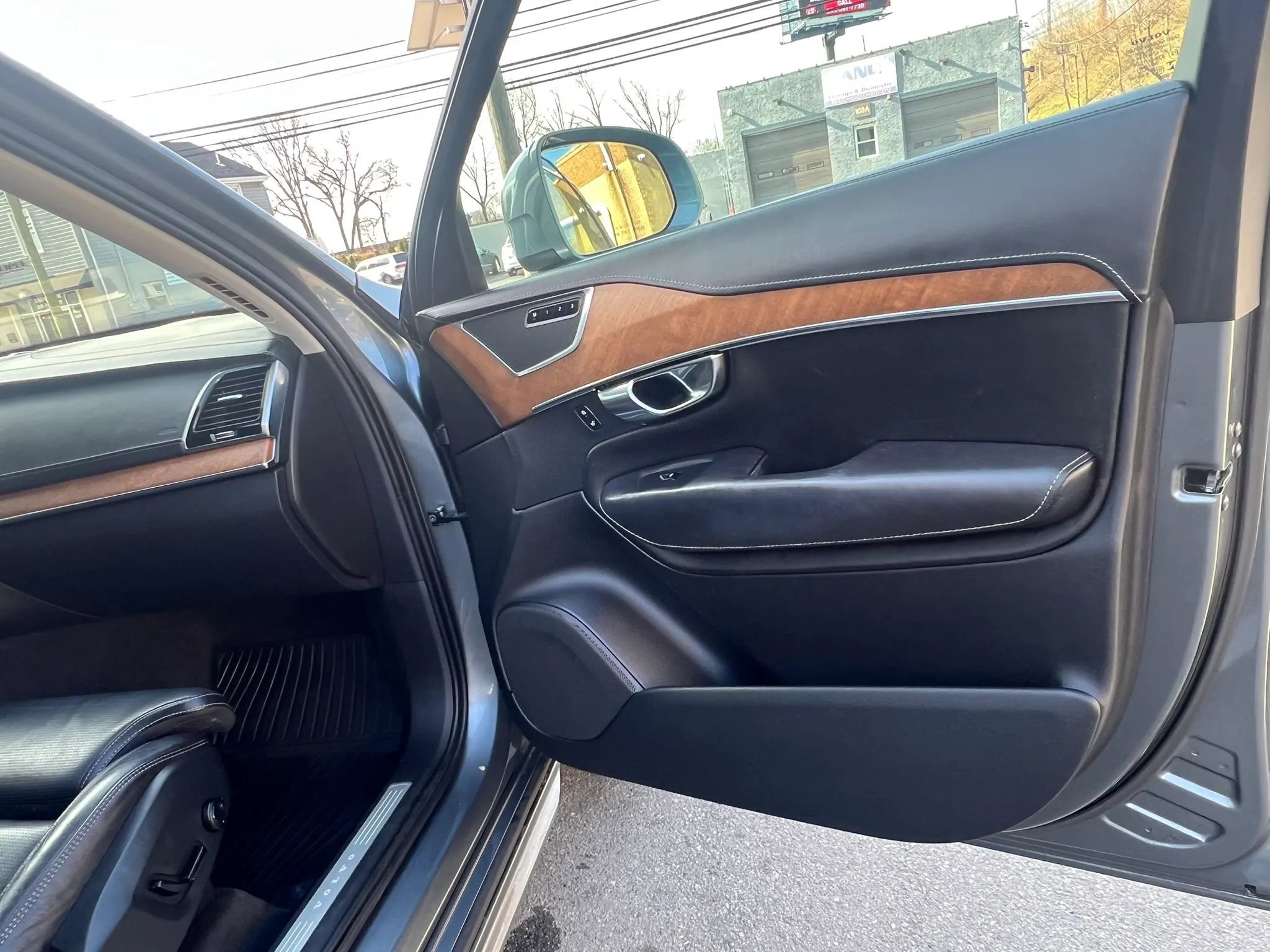 Used 2017 Volvo XC90 T6 Inscription AWD/4WD image 30