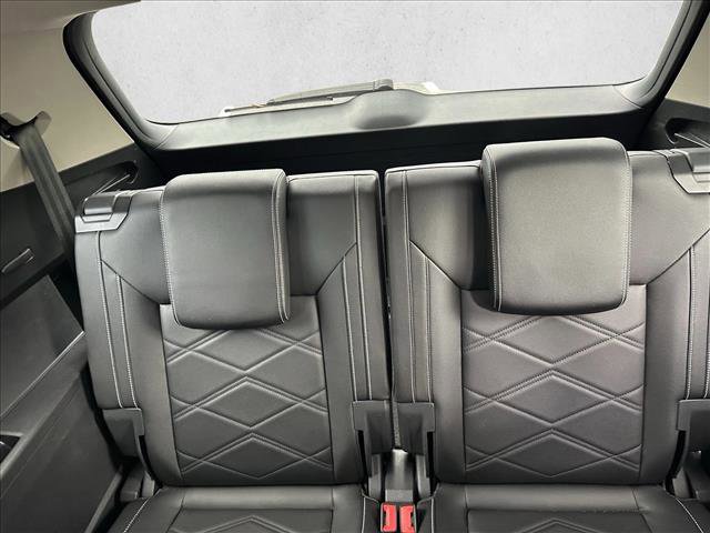 Used 2025 Volkswagen Atlas SE image 27