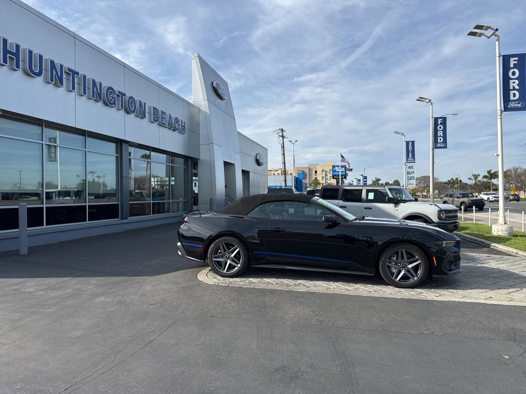 Used 2025 Ford Mustang GT Premium image 3