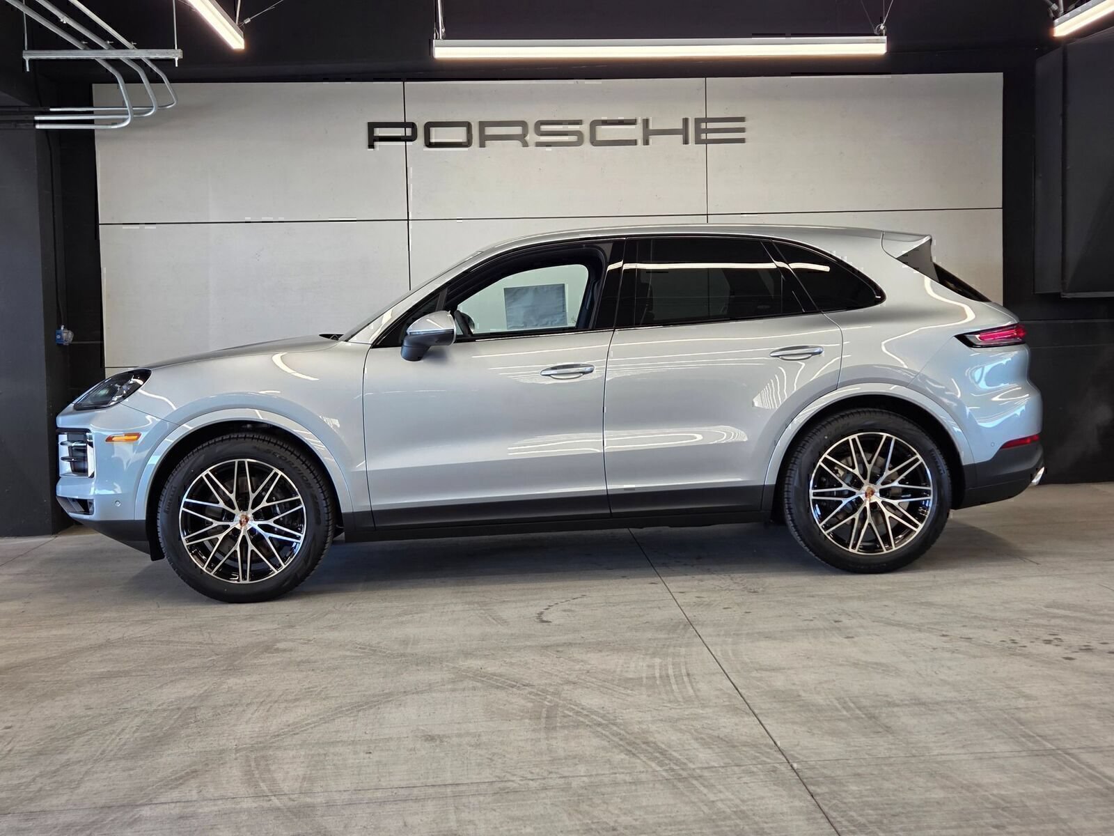 Certified 2026 Porsche Cayenne AWD/4WD image 2