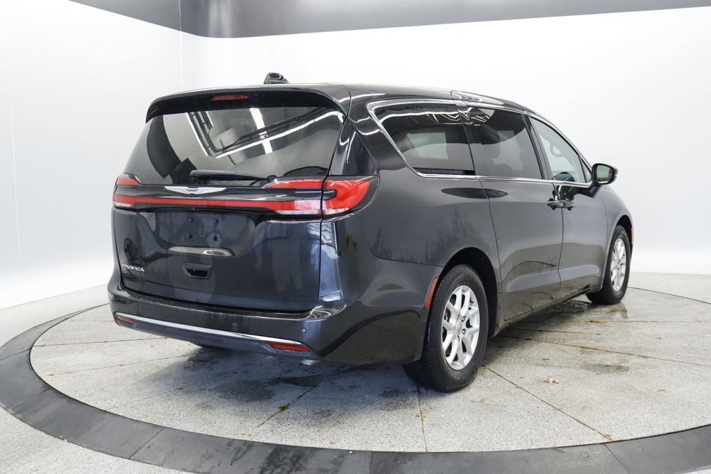 Certified 2023 Chrysler Pacifica Touring-L FWD image 6