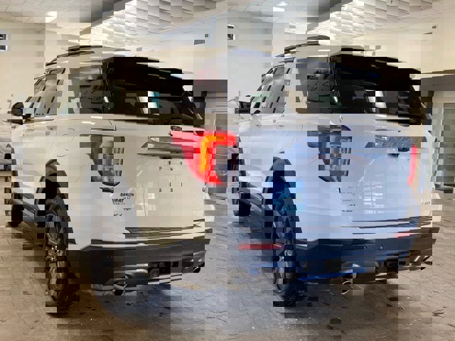 Used 2023 Ford Explorer XLT w/ Equipment Group 202A image 6