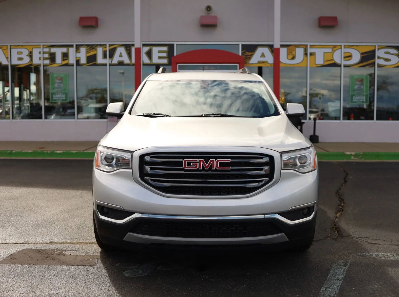 Used 2018 GMC Acadia SLE image 2
