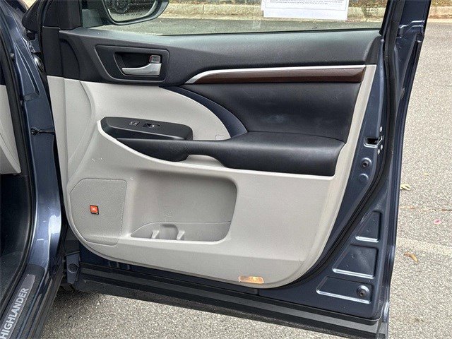 Used 2016 Toyota Highlander Limited Platinum image 8