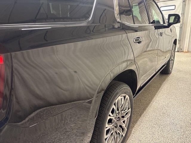 Used 2024 GMC Yukon Denali Ultimate AWD/4WD image 10